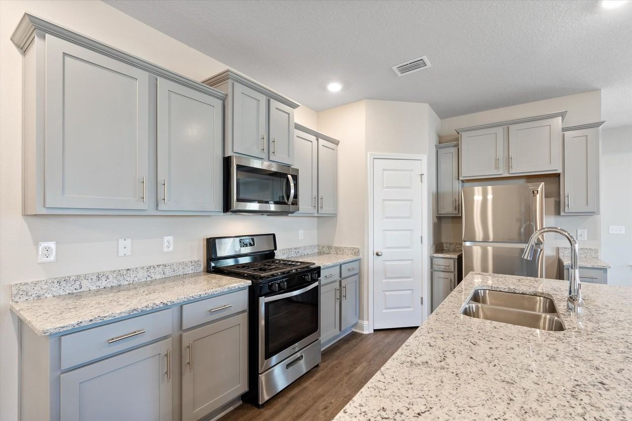 31208 Palladian Way - Photo 7 of 22