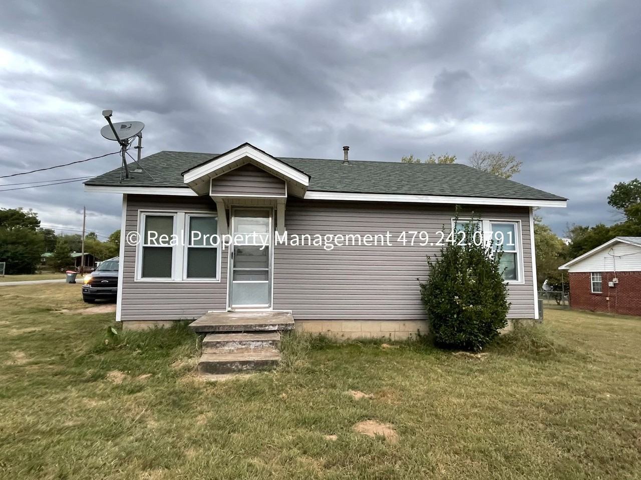 416 W Elm St - Photo 2 of 18