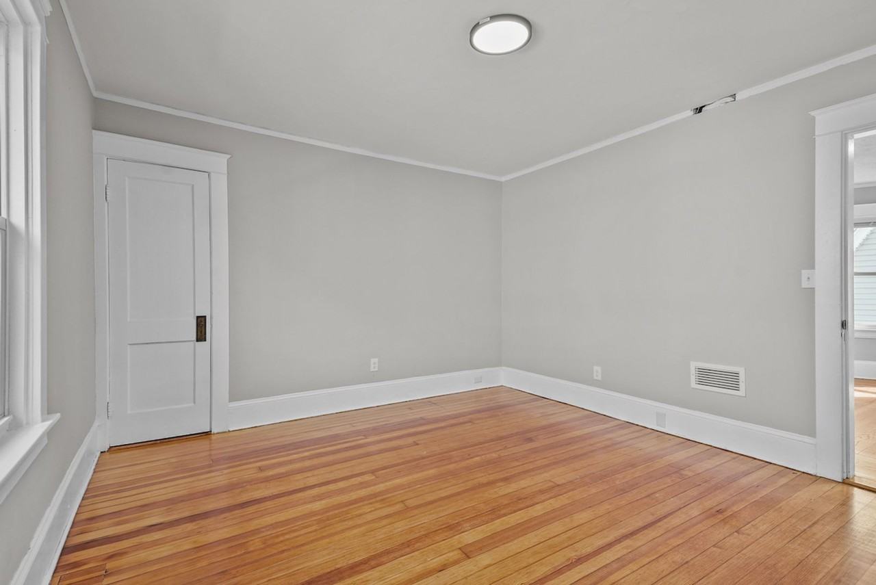 460-462 Eaton St. - Photo 3 of 30