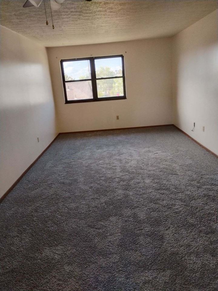 One bedroom apartment in an OVER 55 COMMUNITY - Photo 2 of 6