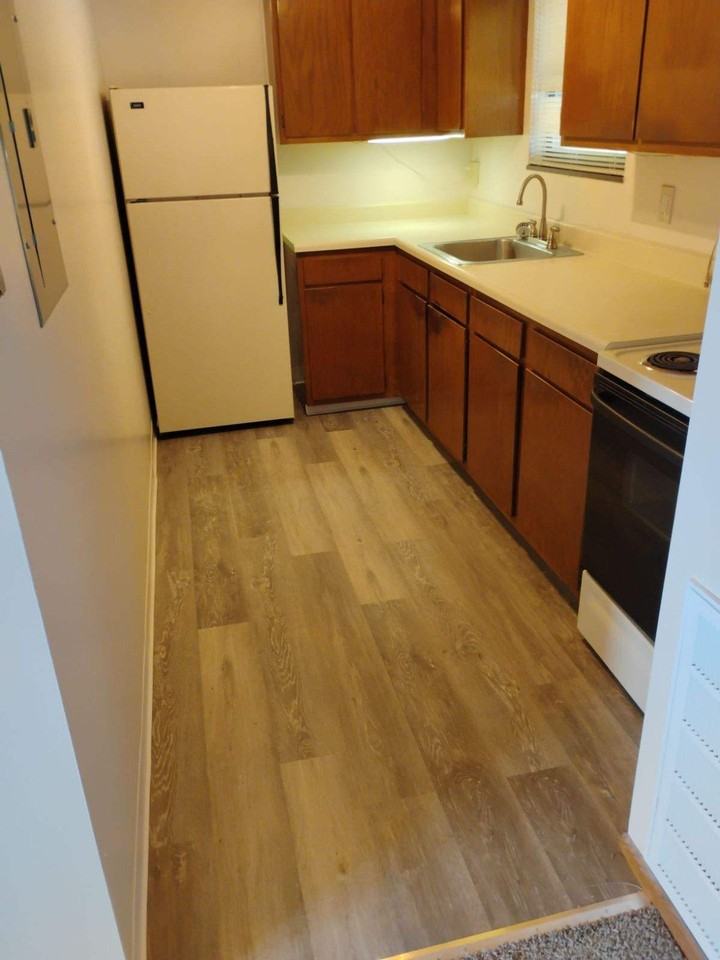 One bedroom apartment in an OVER 55 COMMUNITY - Photo 4 of 6