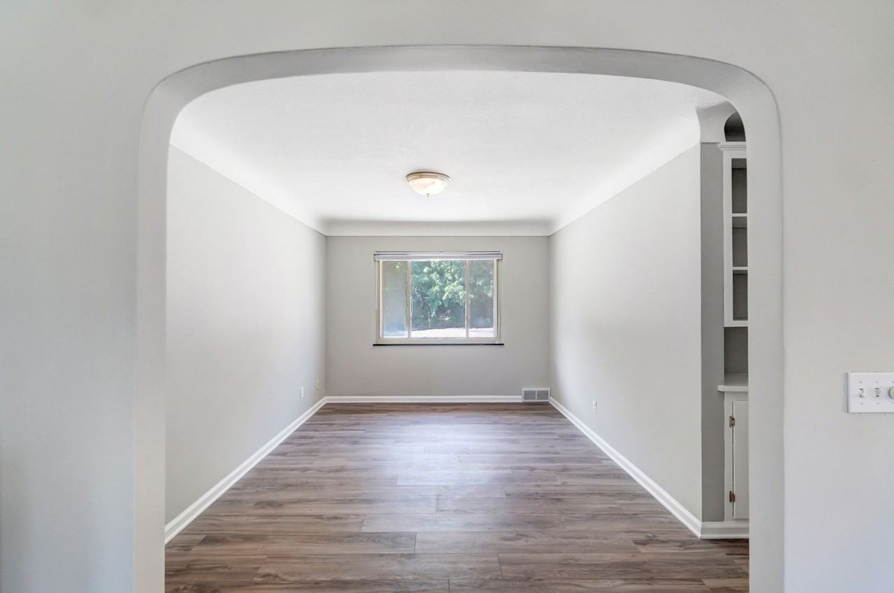 1133 N. Byrne Road Unit B (MAIN) - Photo 2 of 32