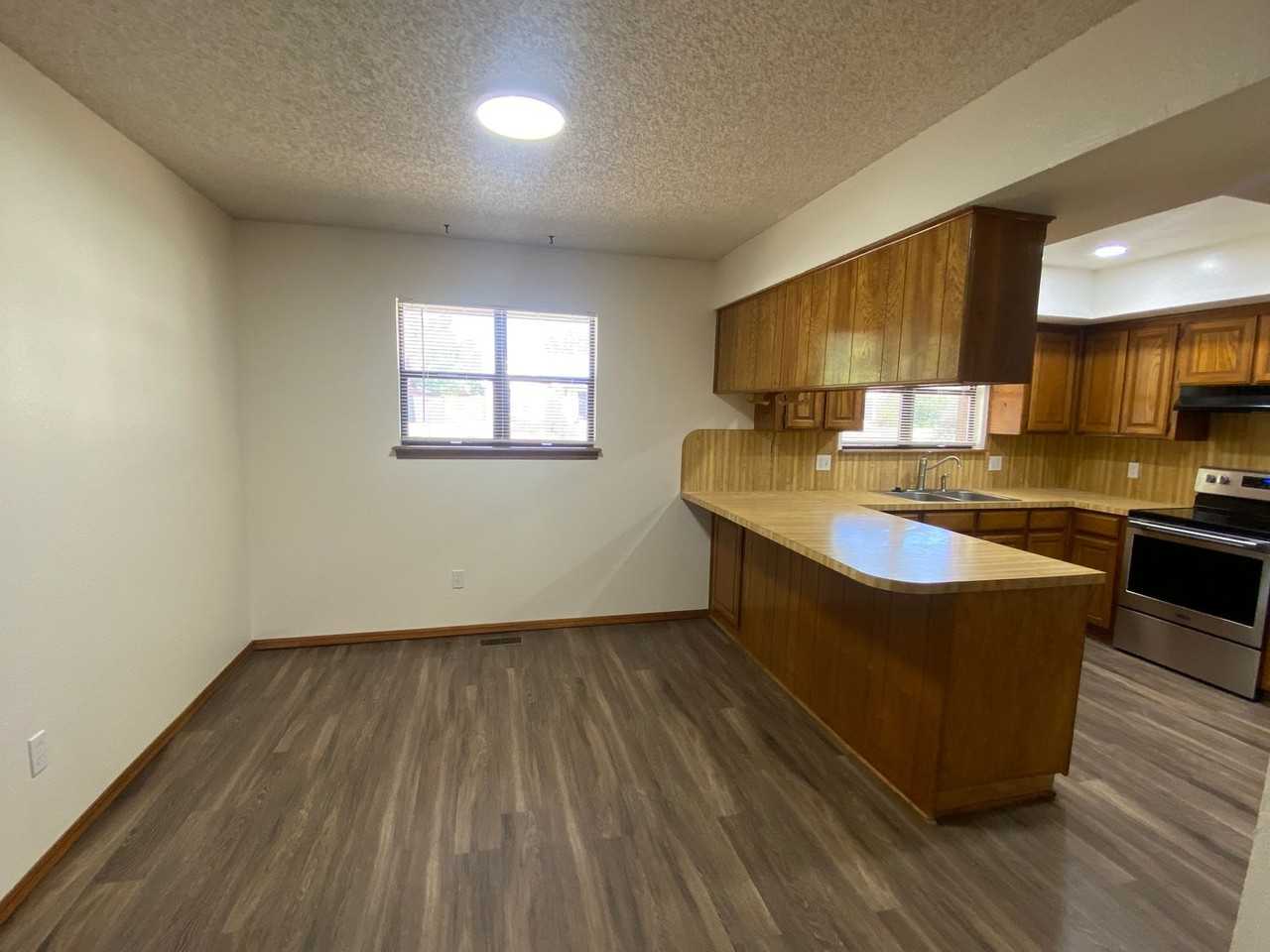 812 Nw 138th St - Photo 2 of 21