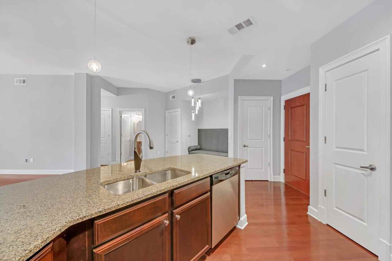 200 River Vista Dr - Photo 6 of 39