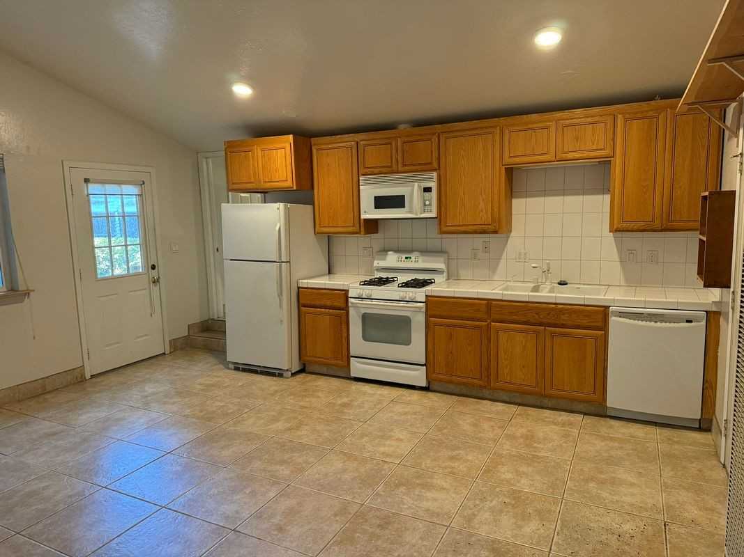 519B Hope St - Photo 2 of 10