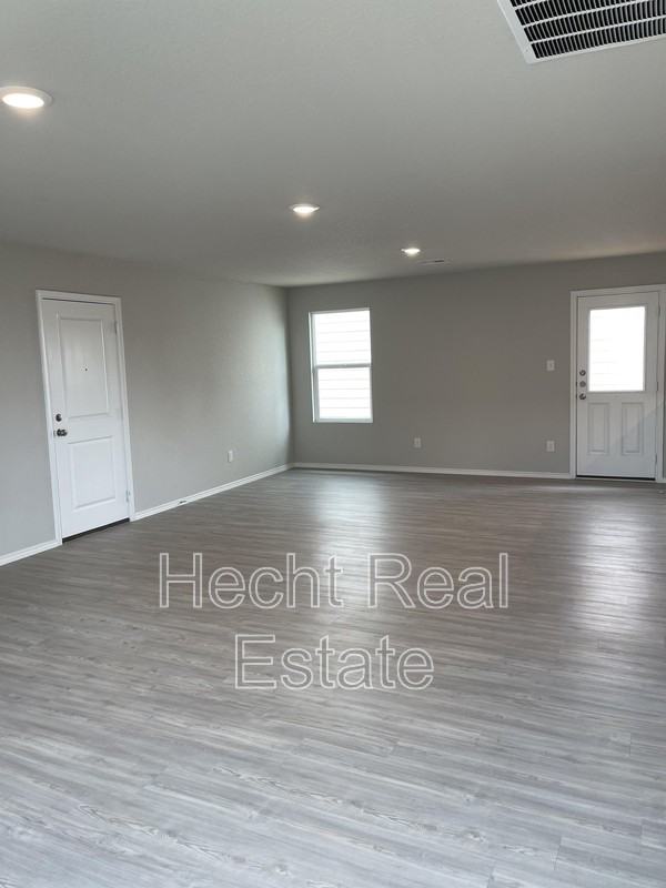 10727 Prusiner Dr - Photo 6 of 27