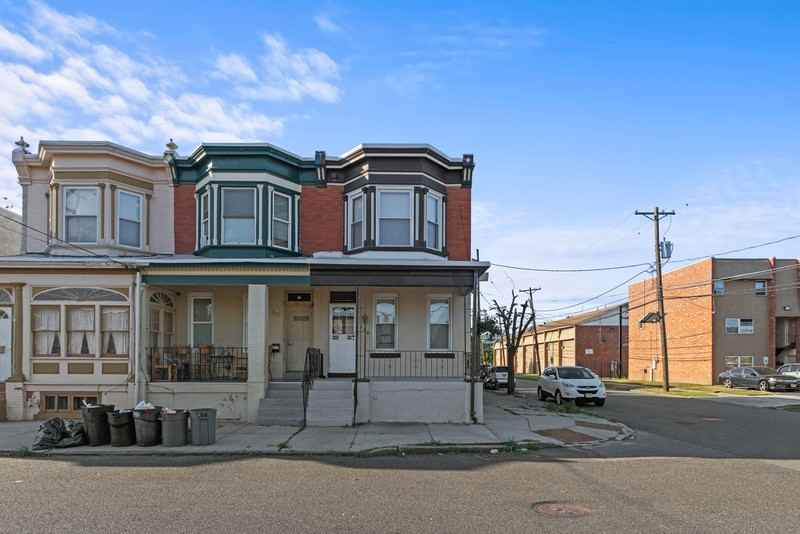 110 York St - Photo 2 of 25