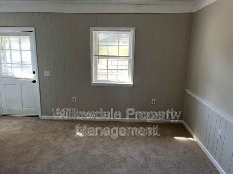 301 Sunset Dr #9 - Photo 4 of 5