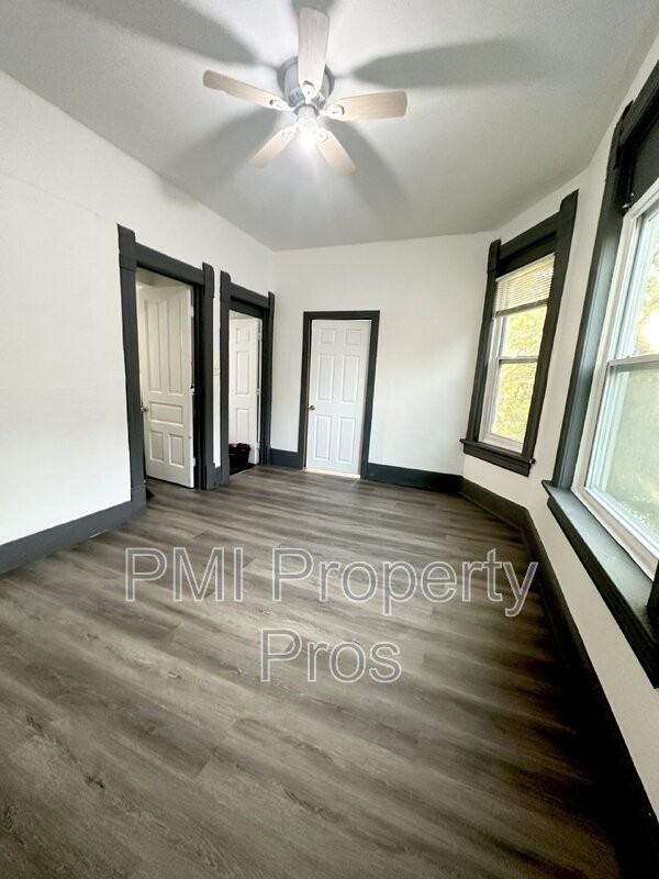 2111A N 34th St - Photo 3 of 6