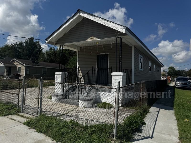 1342 Andry St - Photo 2 of 14