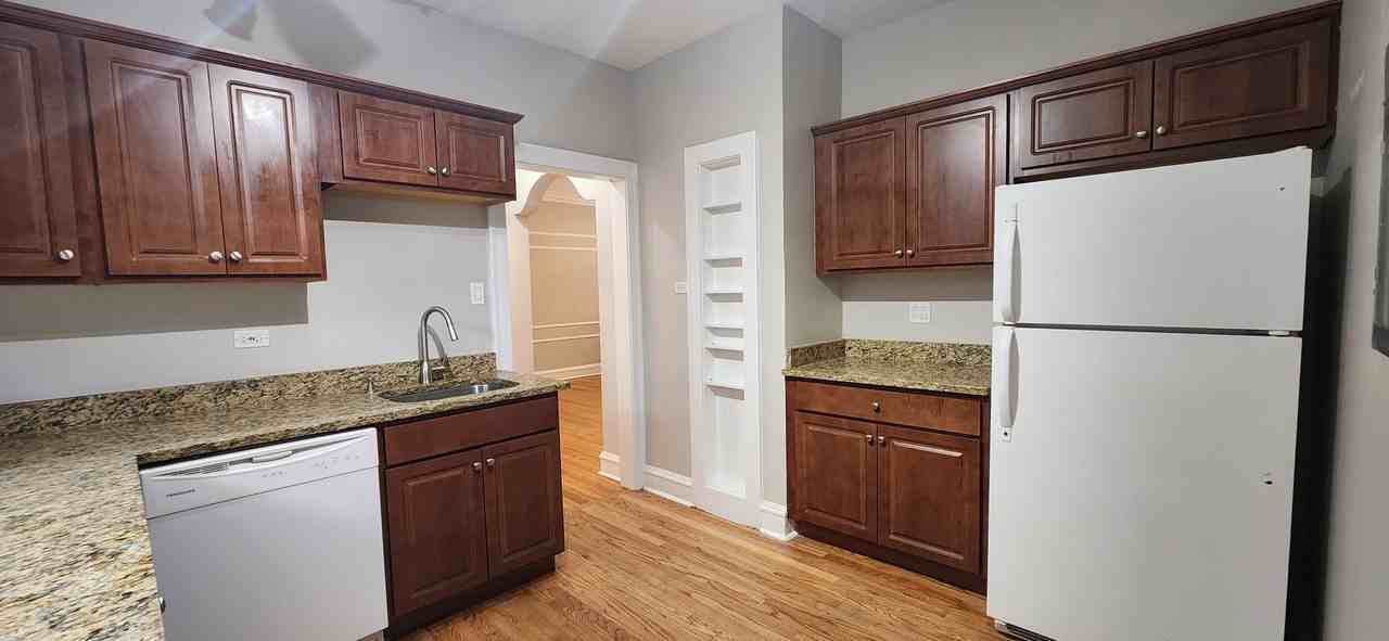 1923 W Belle Plaine Ave #F - Photo 4 of 10