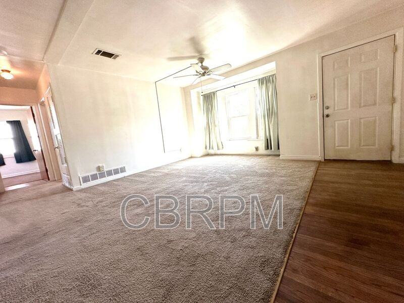 3004 43rd Street - Photo 3 of 8