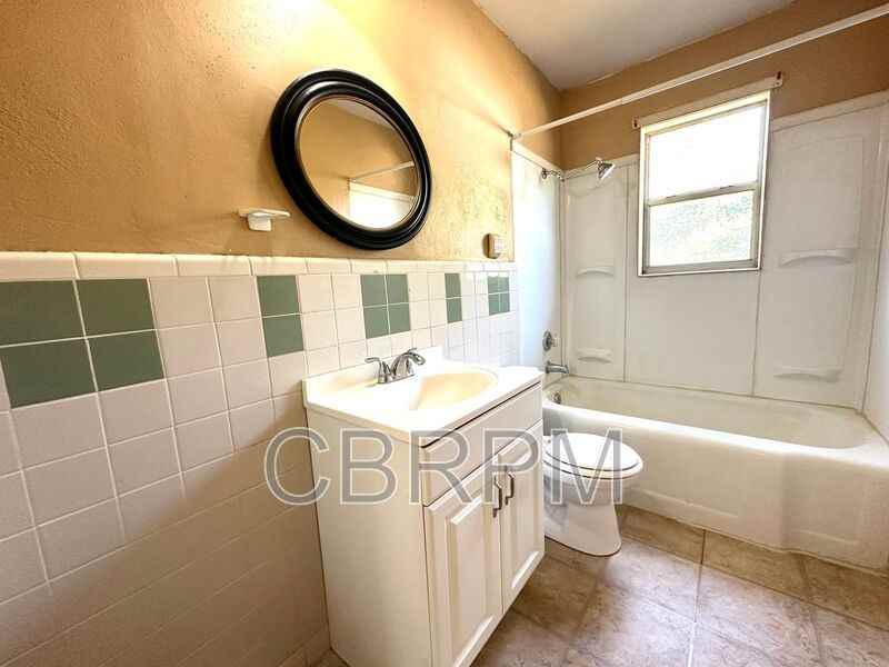 3004 43rd Street - Photo 6 of 8