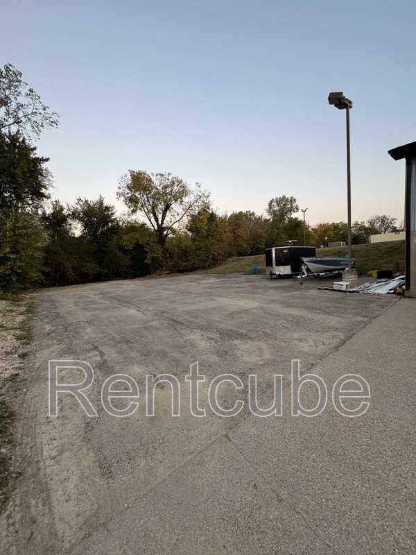 1745 John F Kennedy Rd - Photo 4 of 12