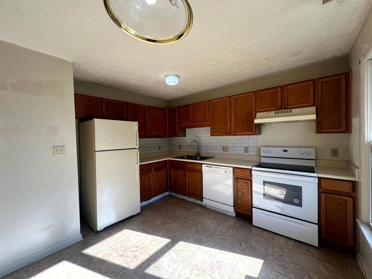 2808 Rosemeade Dr - Photo 4 of 12