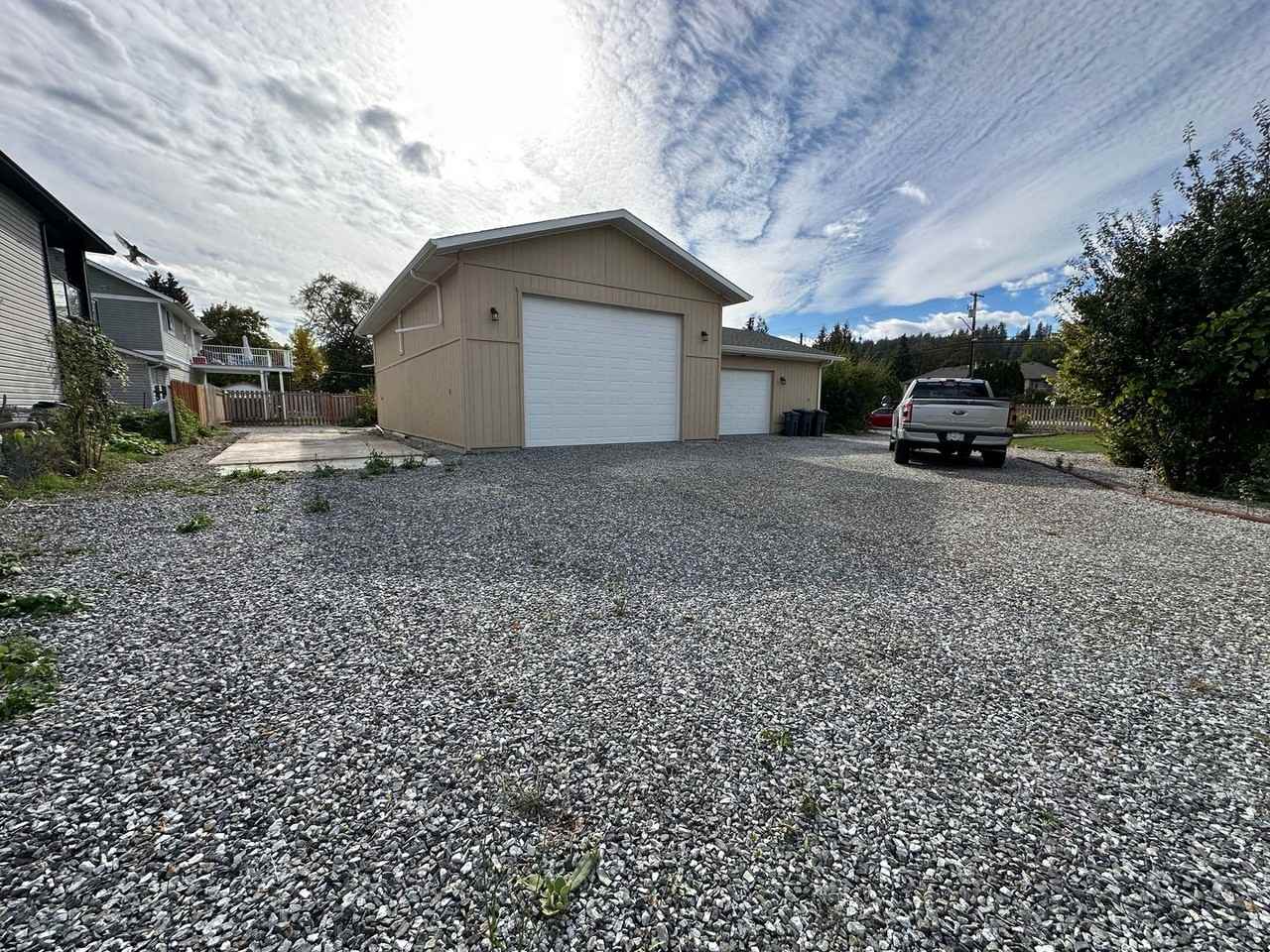 3 bed/2 bath home with HUGE shop - Photo 2 of 18