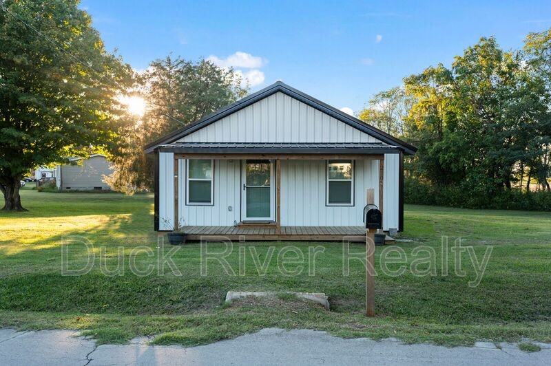 210 S Maple Ave - Photo 2 of 19