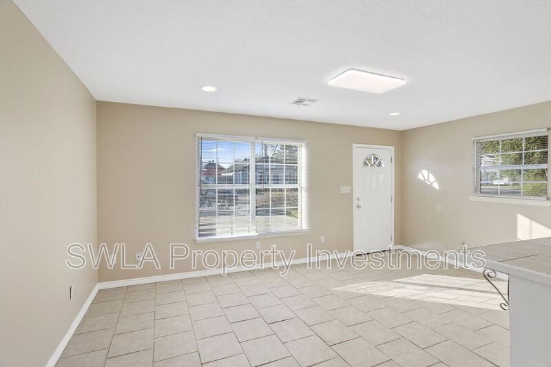 308 W Napoleon St - Photo 3 of 14