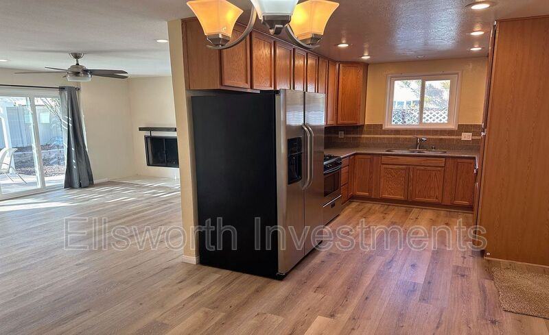 6202 Lake Arago Ave - Photo 3 of 21