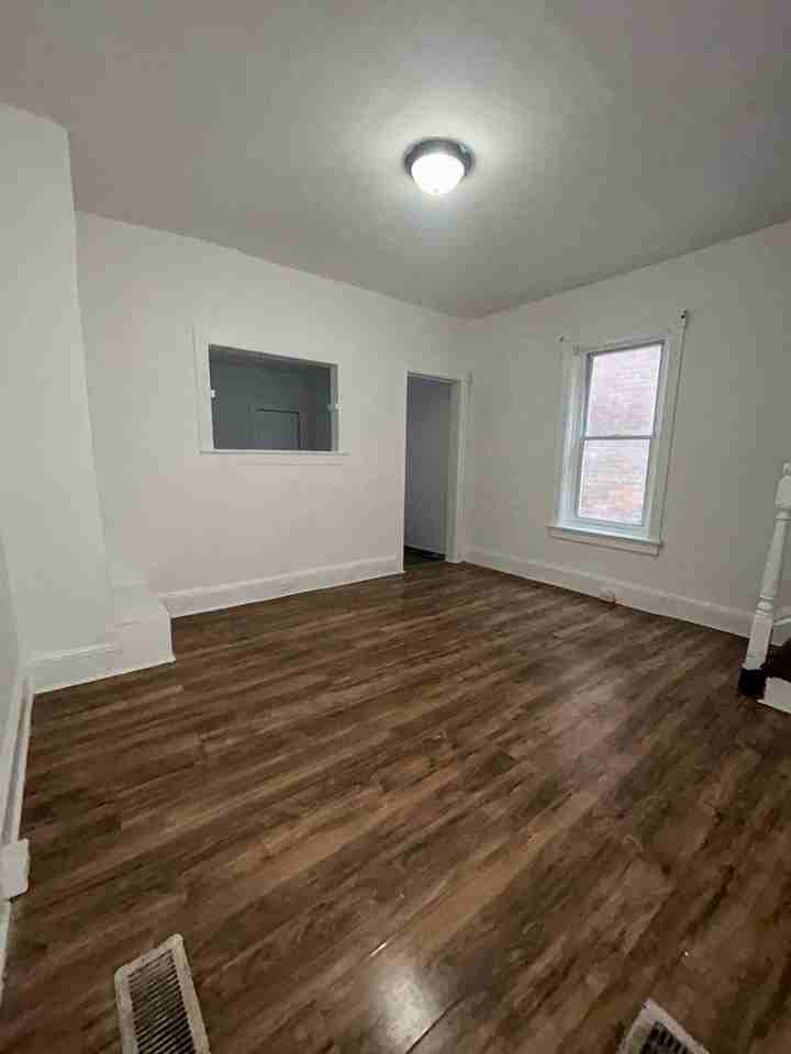 77 Race St - Photo 4 of 12