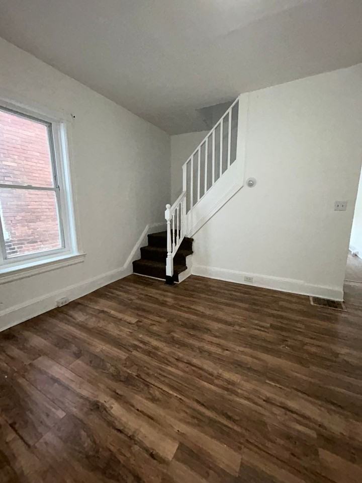 77 Race St - Photo 5 of 12