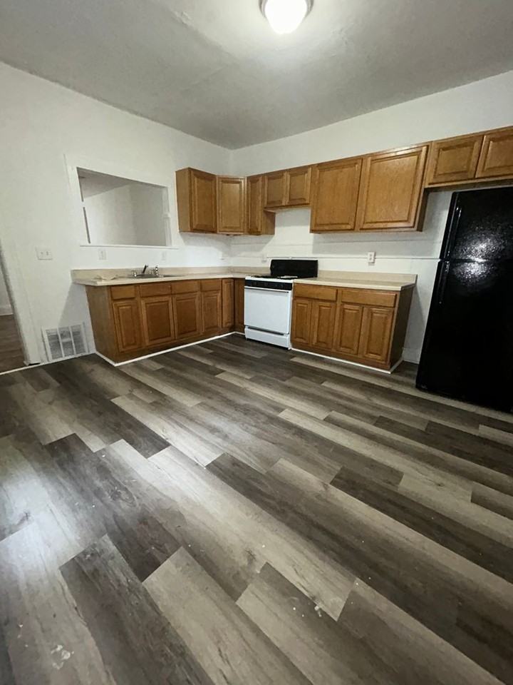 77 Race St - Photo 6 of 12