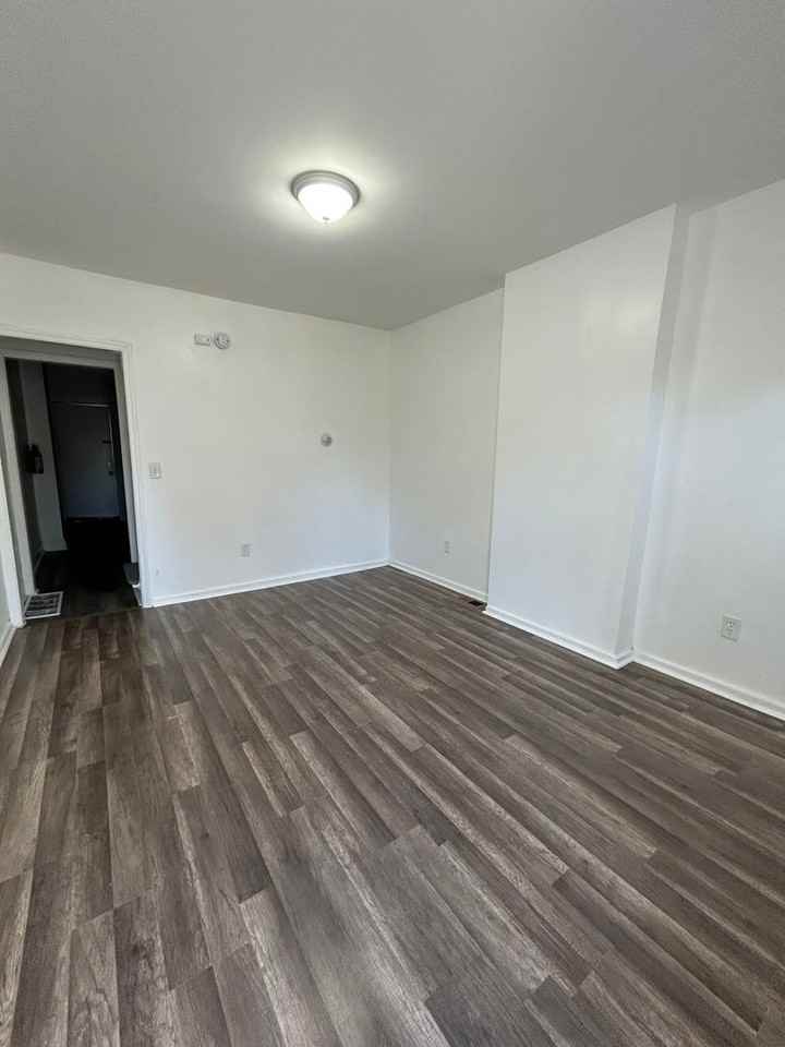 9 Chase St - Photo 2 of 17