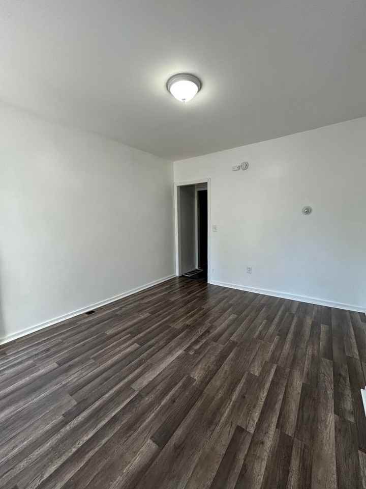 9 Chase St - Photo 3 of 17