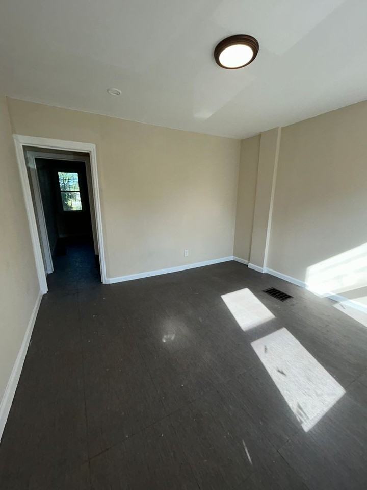 38 Bond St - Photo 2 of 10