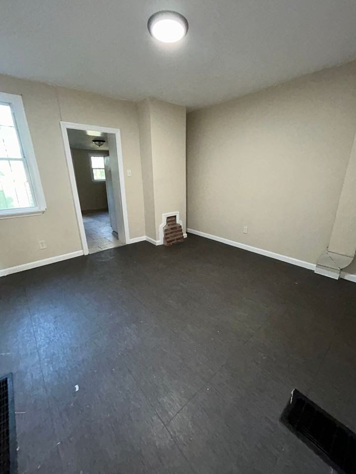 38 Bond St - Photo 3 of 10