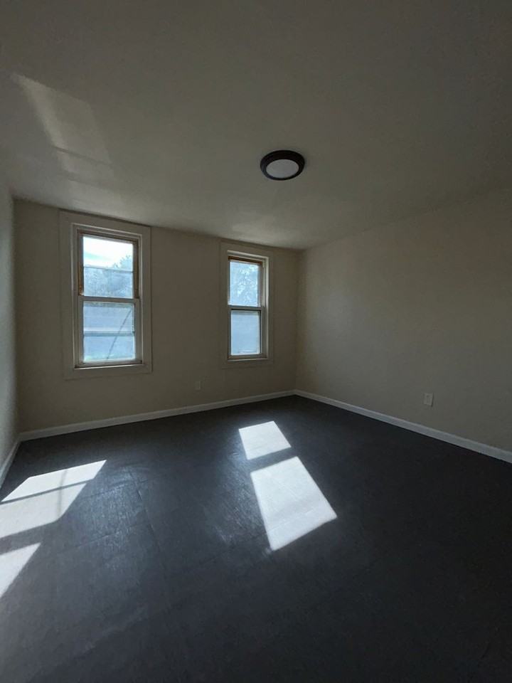38 Bond St - Photo 7 of 10