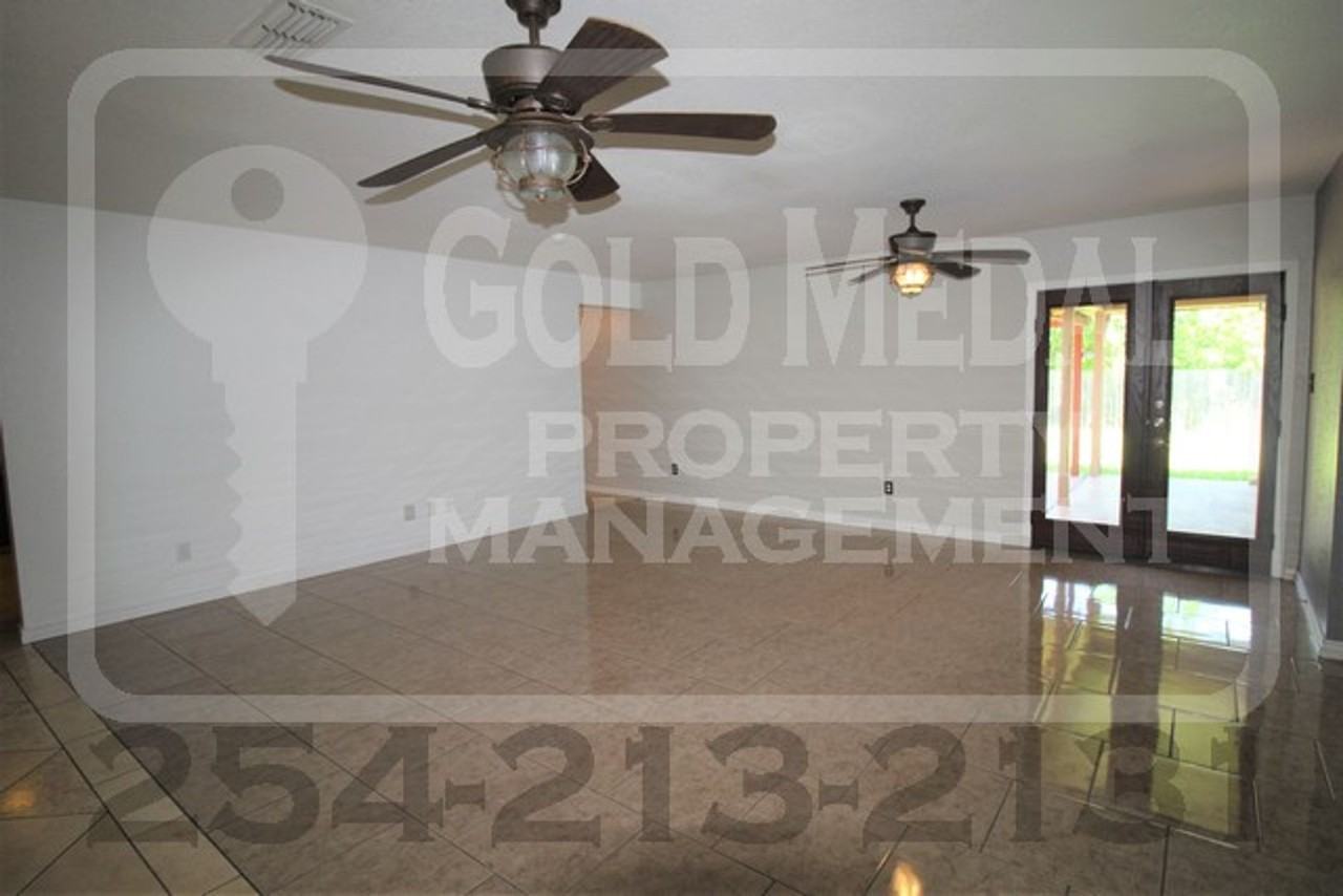 2405 Westwood Dr - Photo 4 of 15