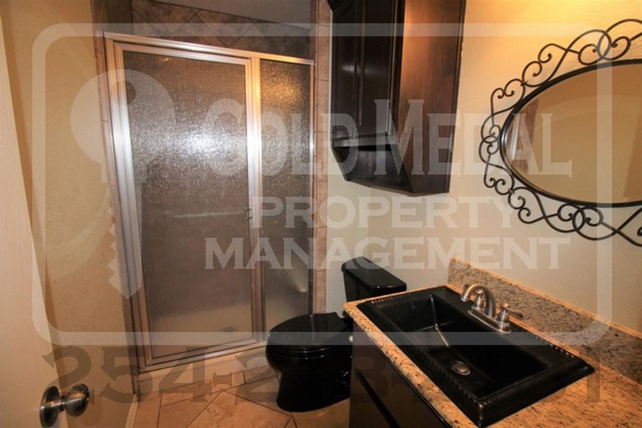 2405 Westwood Dr - Photo 5 of 15