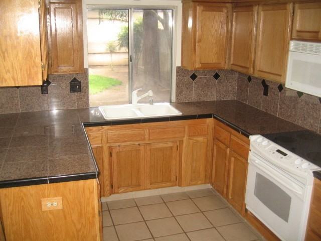1174 E Goshen Ave - Photo 2 of 25