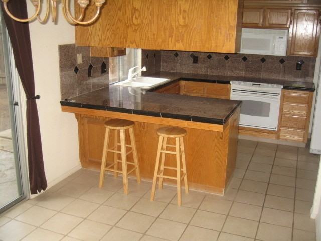 1174 E Goshen Ave - Photo 3 of 25