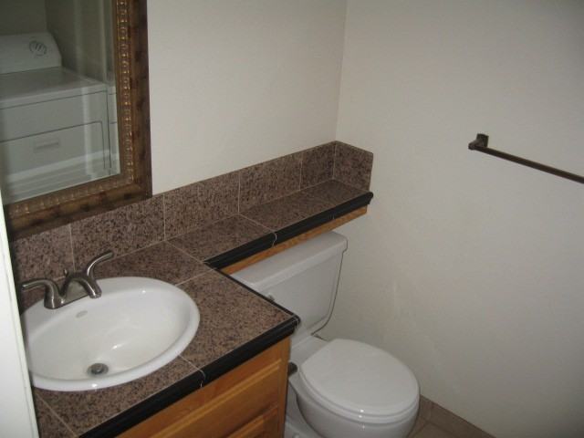 1174 E Goshen Ave - Photo 5 of 25