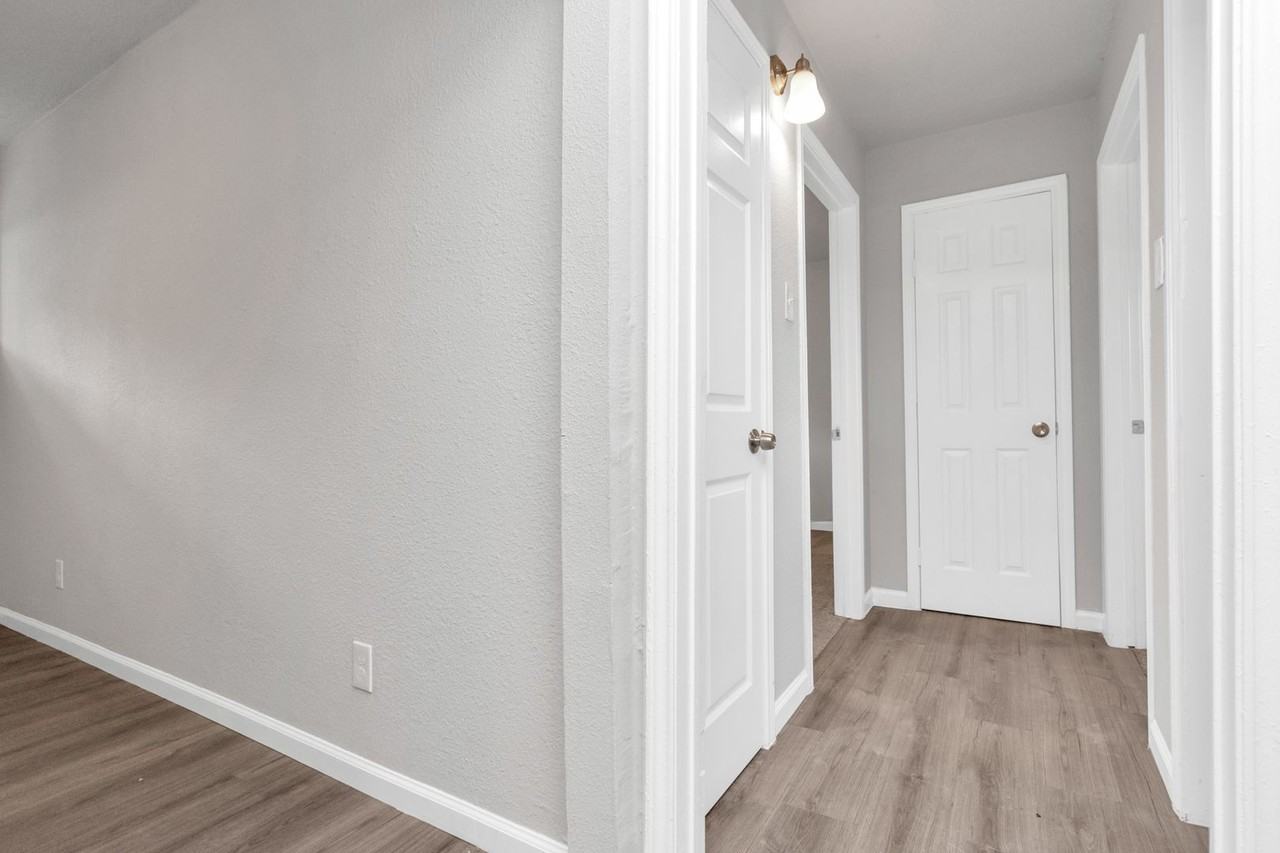3655 Seabrook St #6 - Photo 5 of 26