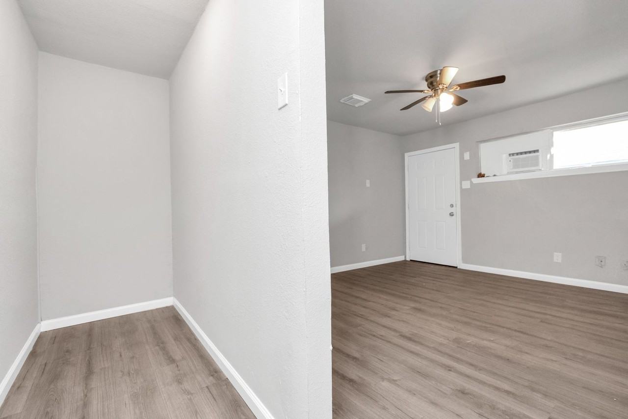 3655 Seabrook St #6 - Photo 7 of 26