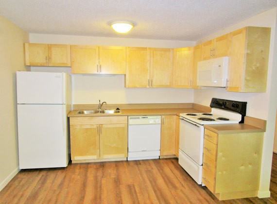 2775 Ne Division St #E - Photo 4 of 10