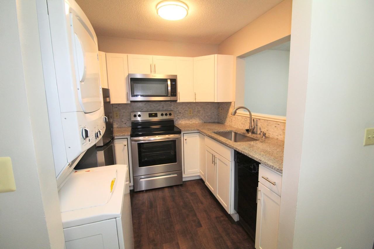 1384 Hunters Road - Photo 4 of 21