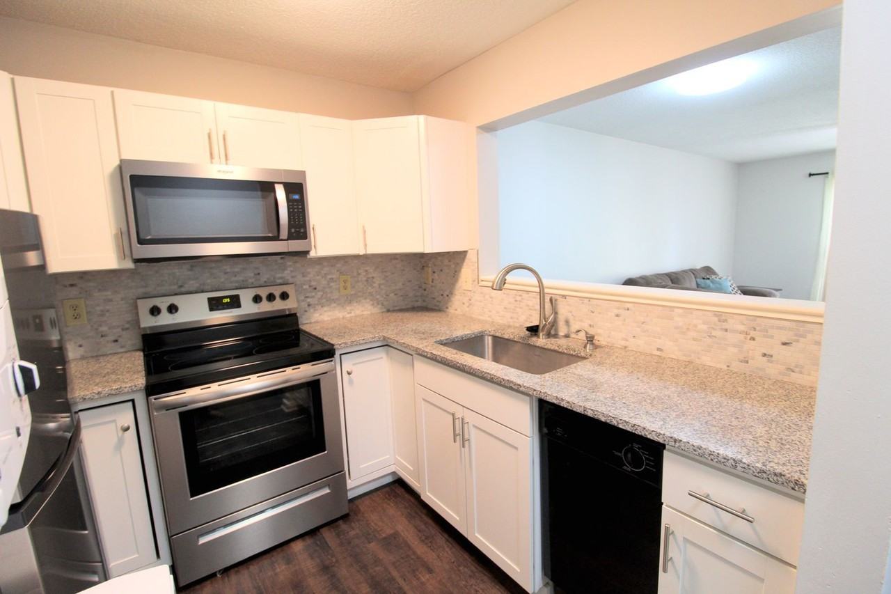 1384 Hunters Road - Photo 5 of 21