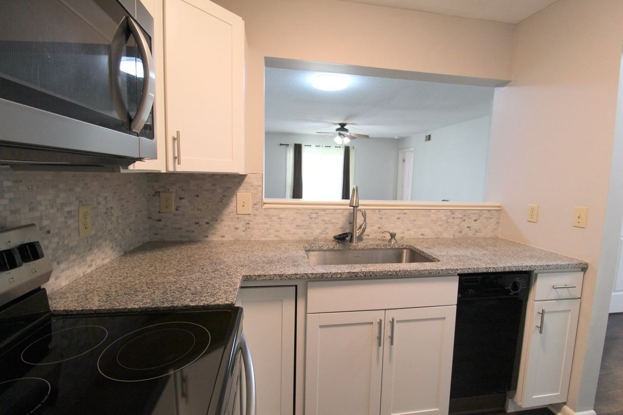 1384 Hunters Road - Photo 6 of 21