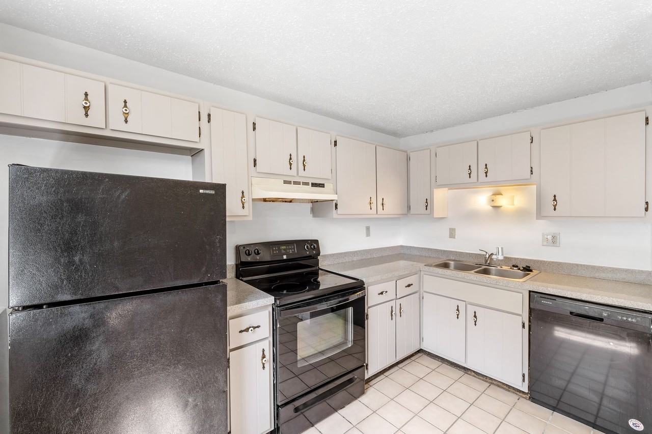 334 Mount Everest Drive - Photo 2 of 17