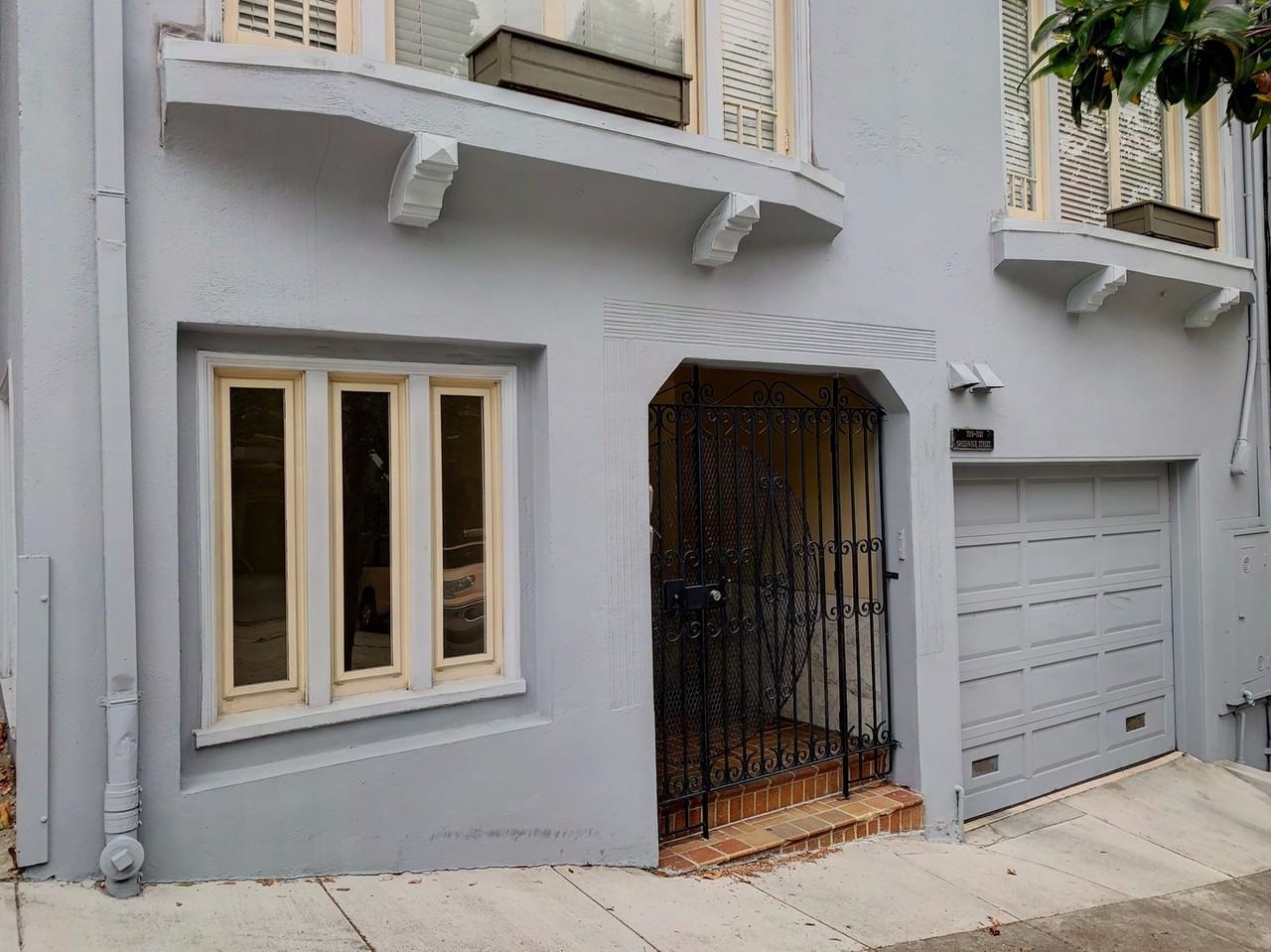 1321 Greenwich St - Photo 2 of 10