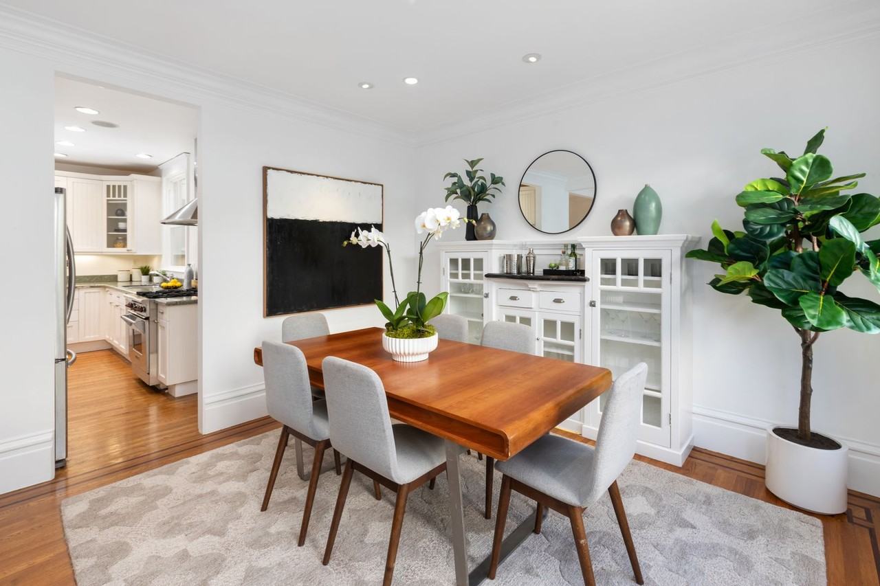 1321 Greenwich St - Photo 4 of 10