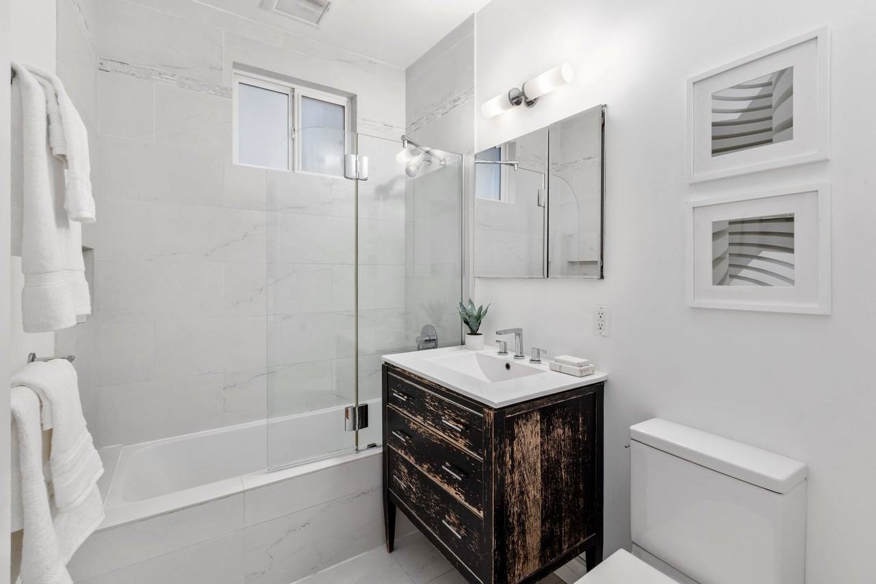 1321 Greenwich St - Photo 6 of 10