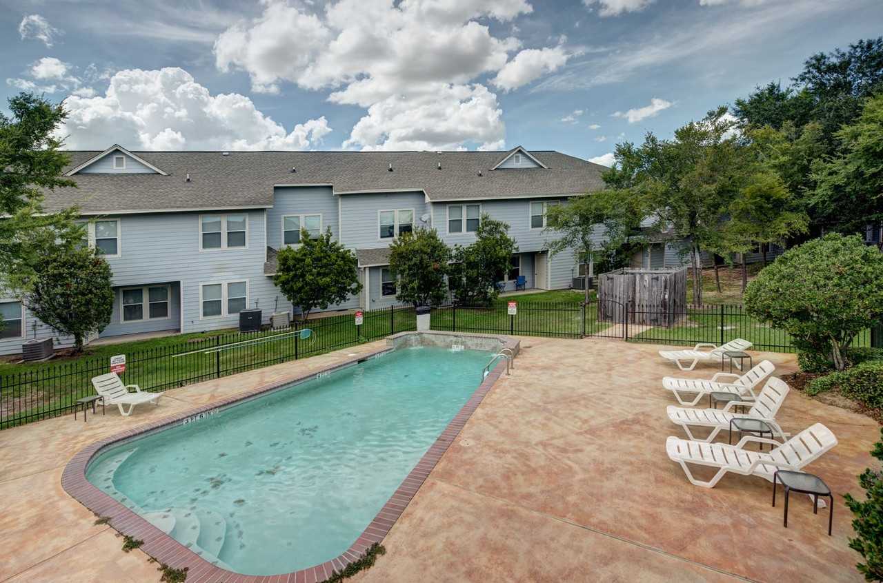 1230 Canyon Creek Cir - Photo 2 of 20