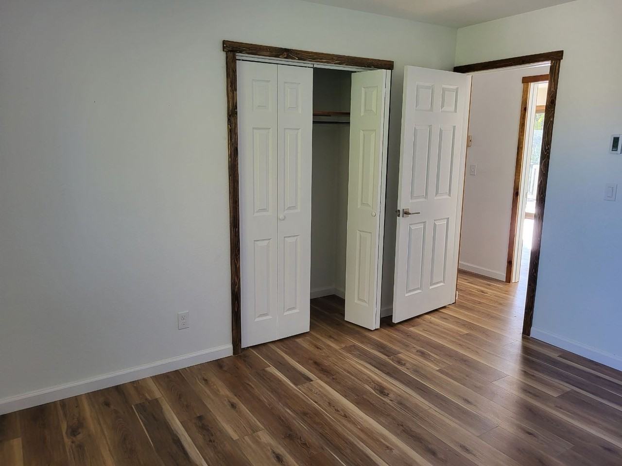 110 W Graf St - Photo 4 of 20