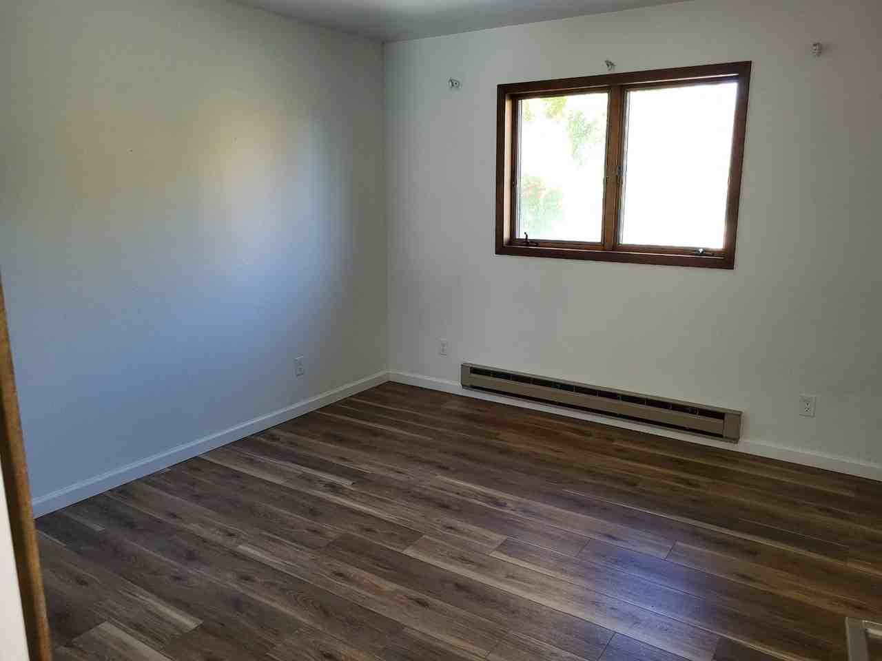 110 W Graf St - Photo 5 of 20
