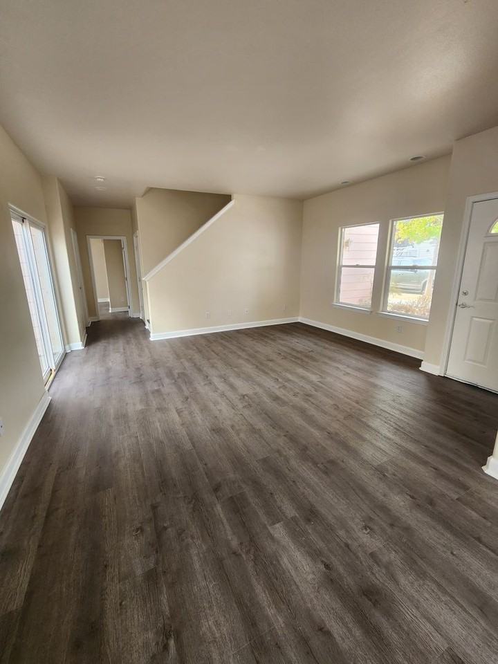 521 Adina Way - Photo 4 of 20